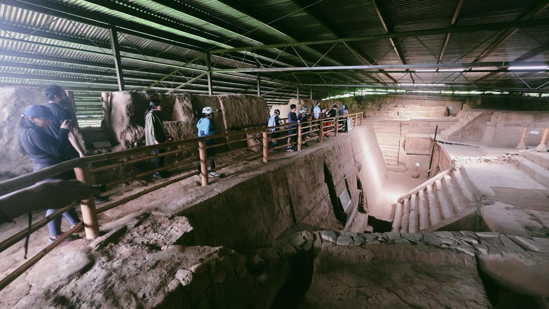 Interior del sitio arqueológico Kaminaljuyú